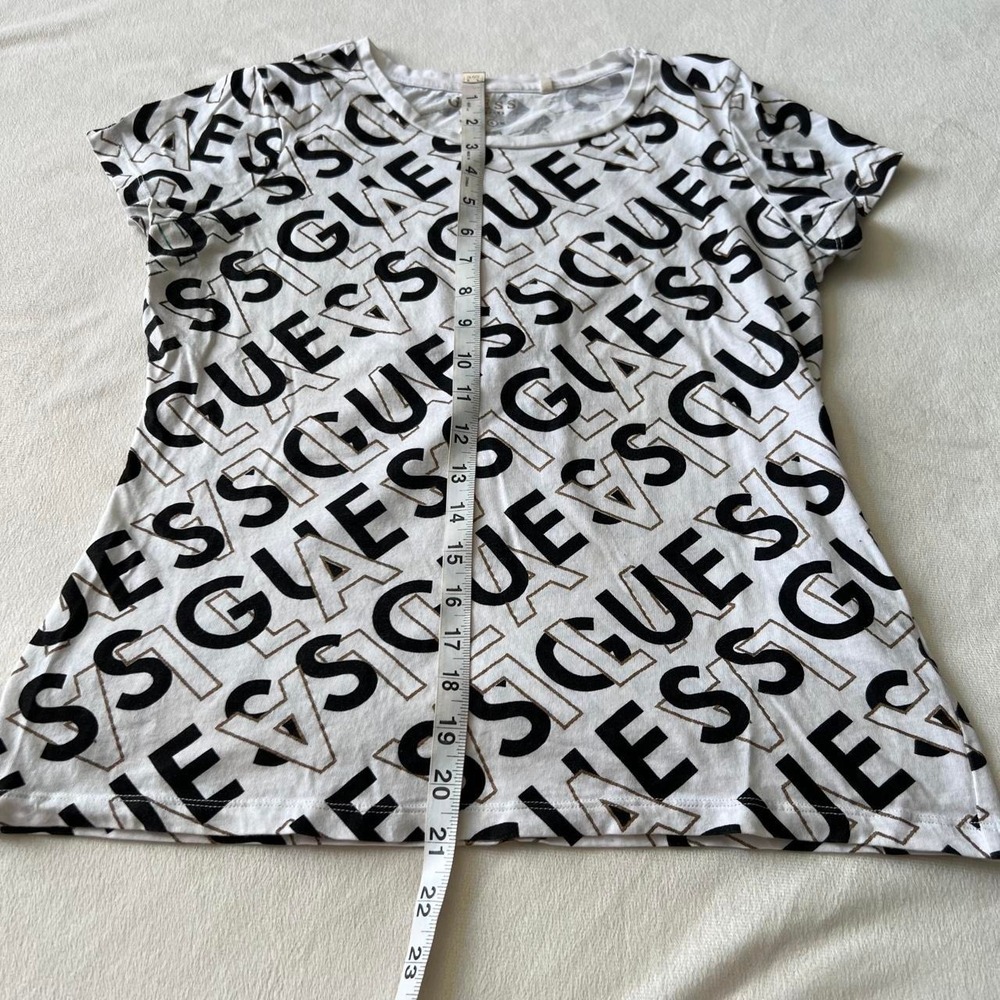 Guess white & black logo tee with repeating 'GUESS' 'LA' text Women's cotton - Picture 5 of 8